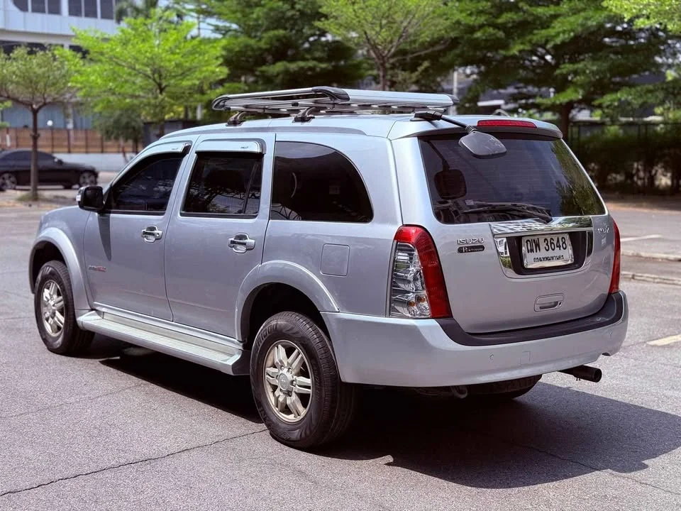 2008 Isuzu MU-7 2