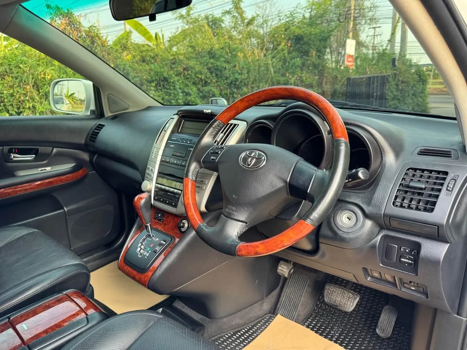 2011 Toyota Harrier II 3