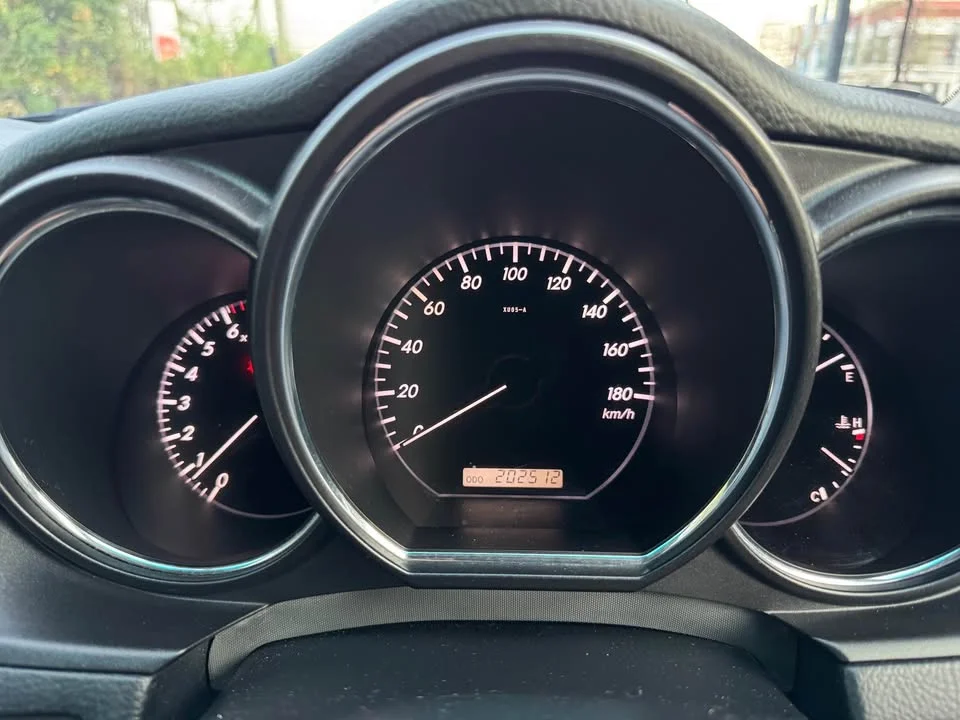 2011 Toyota Harrier II 2