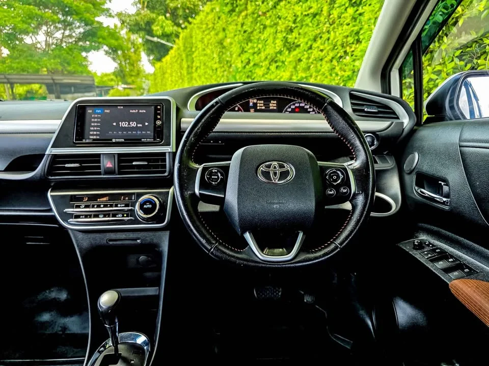2019 Toyota Sienta II 2