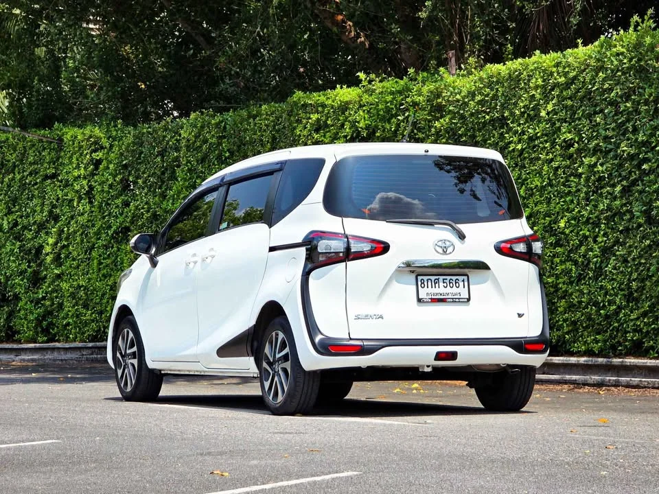 2019 Toyota Sienta II 3