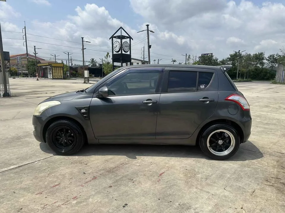 2013 Suzuki Swift II 3