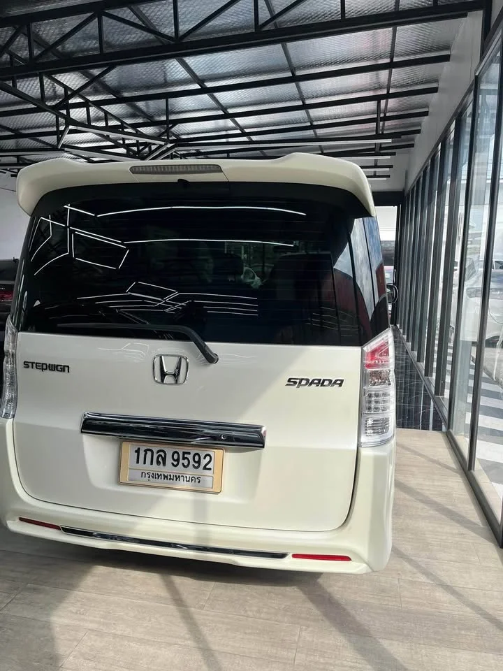 2013 Honda Stepwgn IV 2