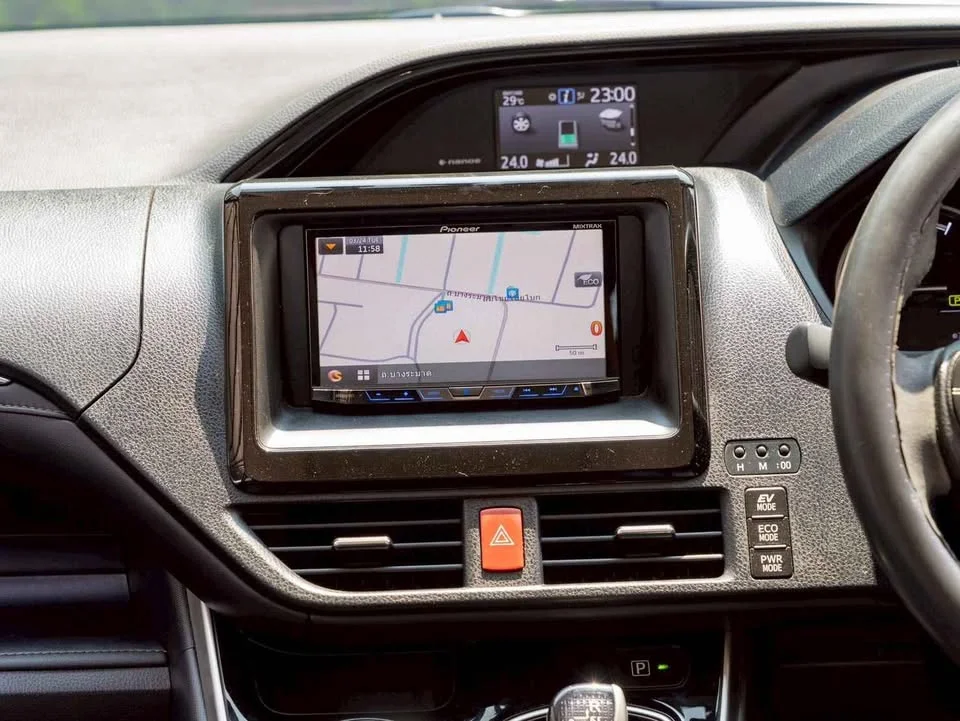 2015 Toyota Voxy III 3