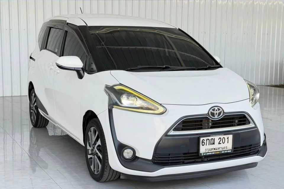 2017 Toyota Sienta II 3