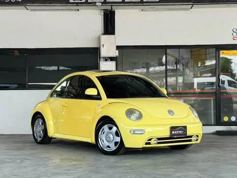 2011 Volkswagen New Beetle 3