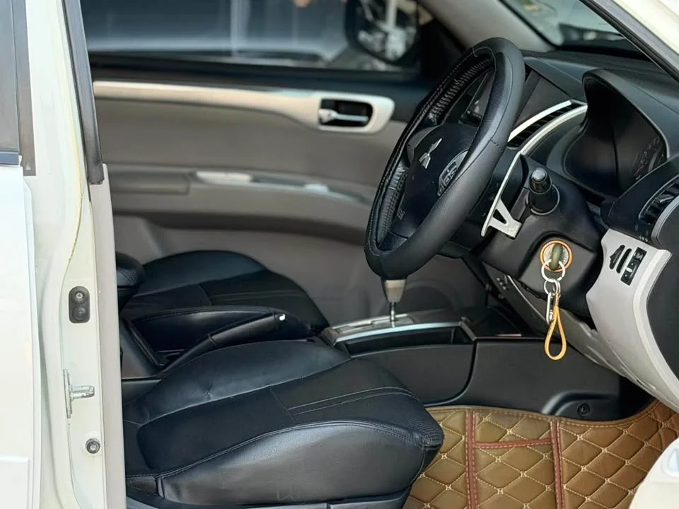 2012 Mitsubishi Pajero Sport II 2