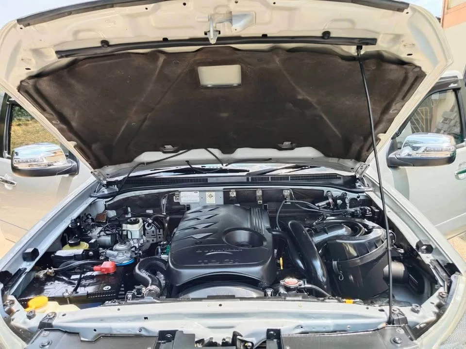 2012 Ford Everest I 2