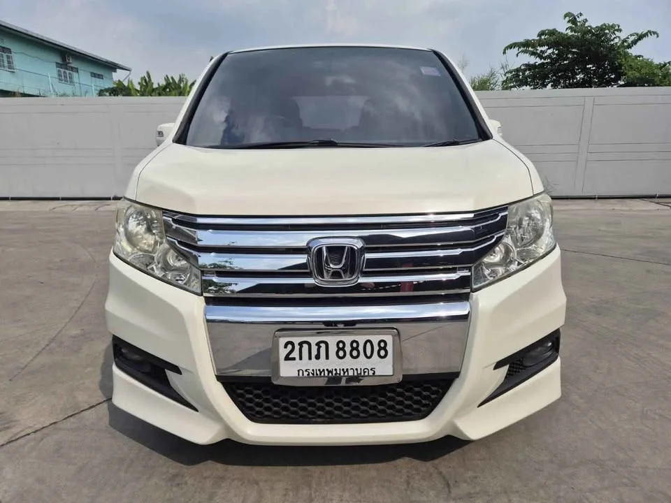 2013 Honda Stepwgn IV 2