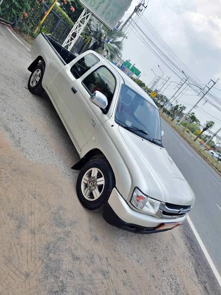 2004 Toyota Hilux Tiger VI 2