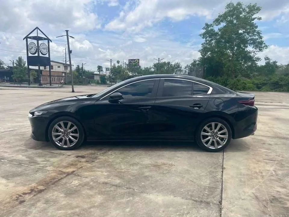 2019 Mazda 3 IV 3