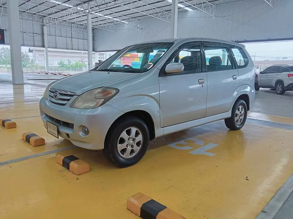2004 Toyota Avanza I 3