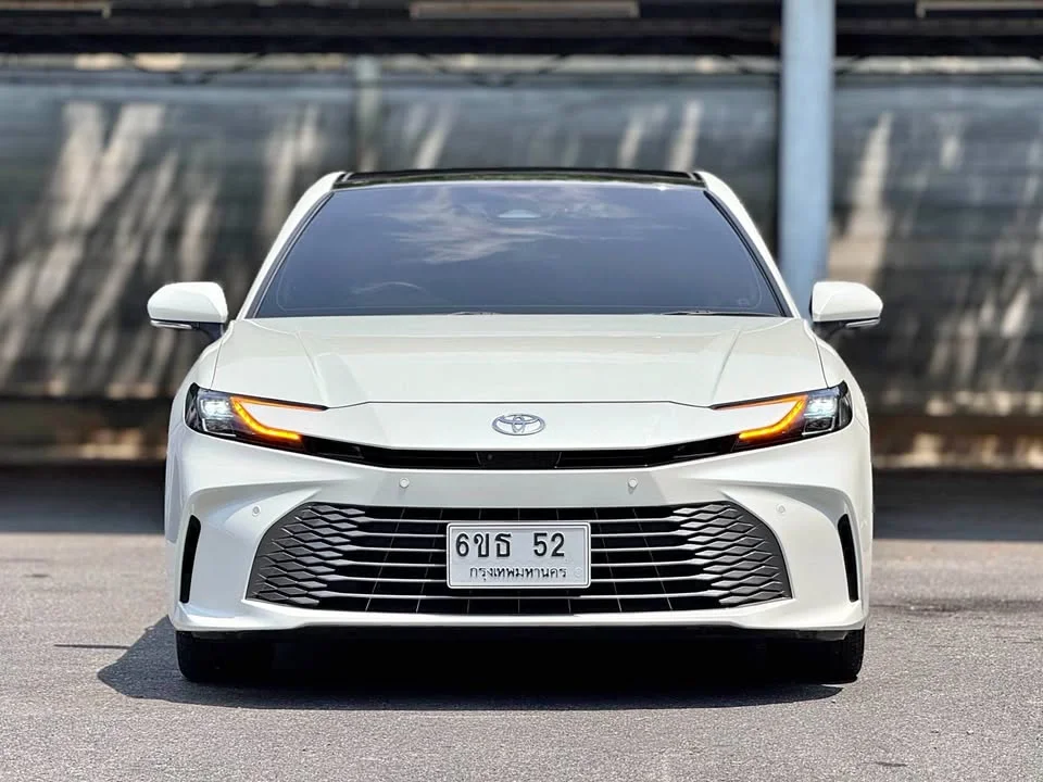 2025 Toyota Camry VIII (XV70) 3
