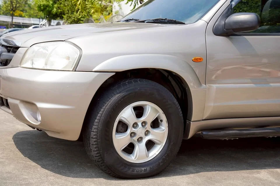 2003 Mazda Tribute I 3