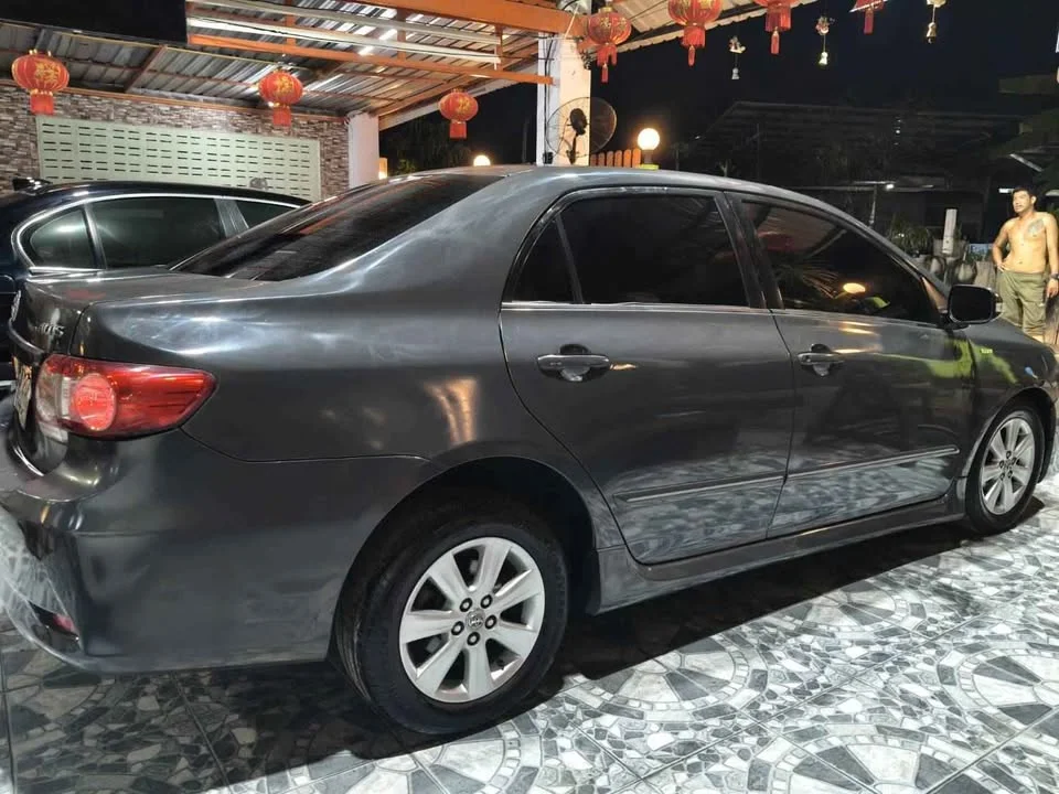 2011 Toyota Corolla Altis X (E140) 3