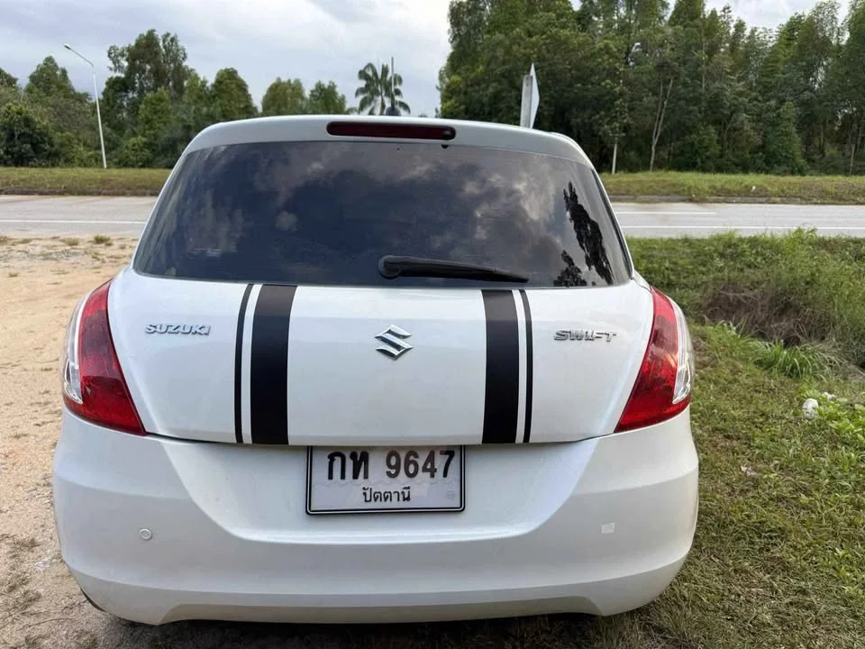2013 Suzuki Swift II 3