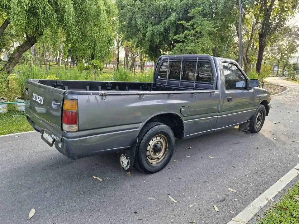 1995 Isuzu TFR III 2