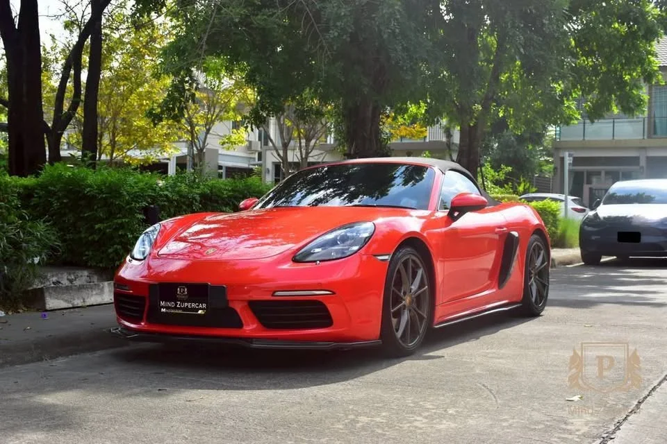 2017 Porsche 718 Boxster and Cayman IV 2