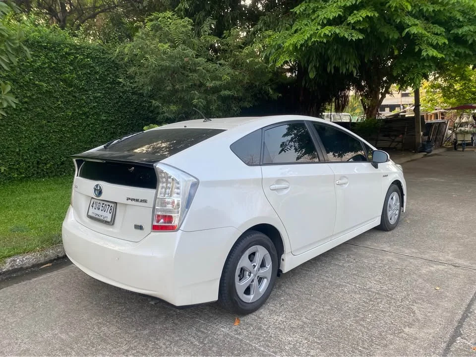 2011 Toyota Prius III 3
