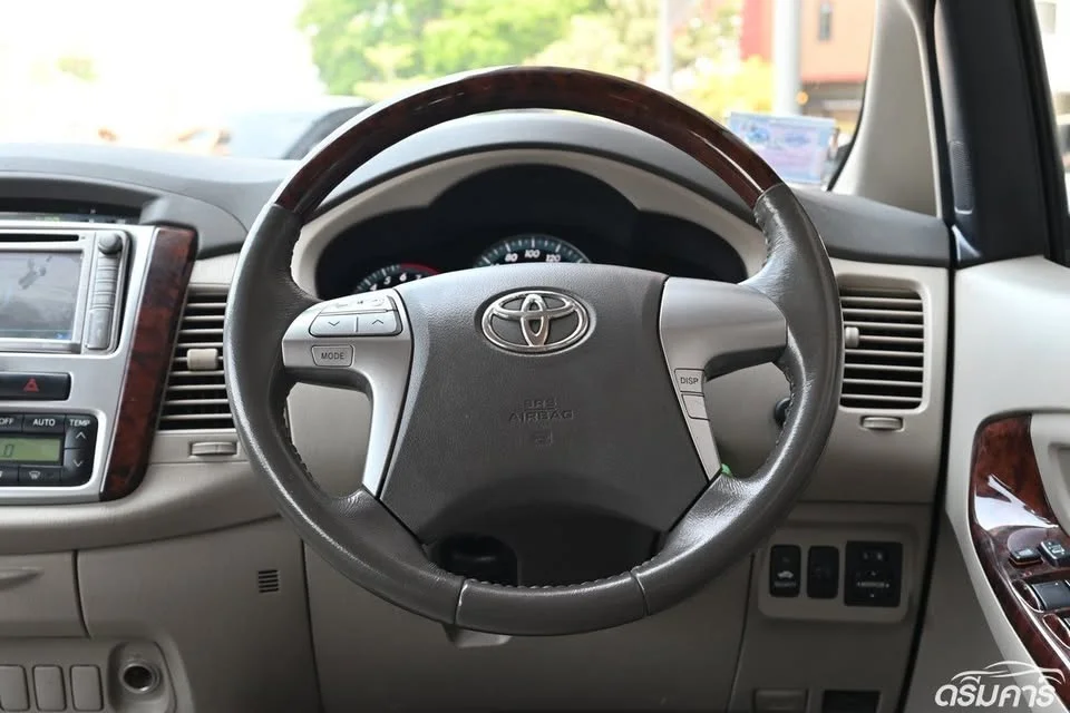 2013 Toyota Innova I 3