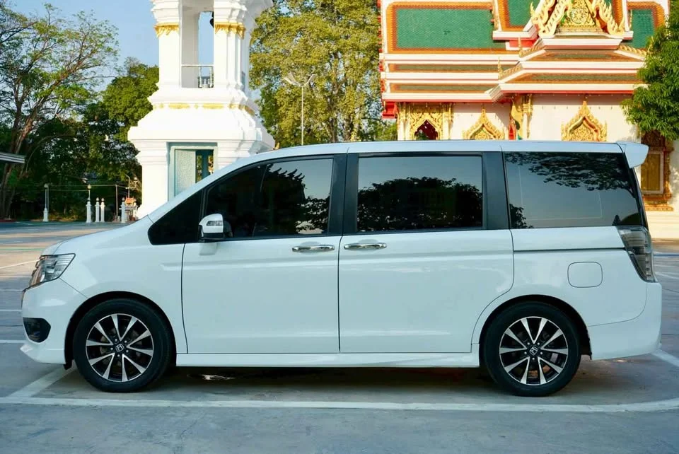 2014 Honda Stepwgn IV 3