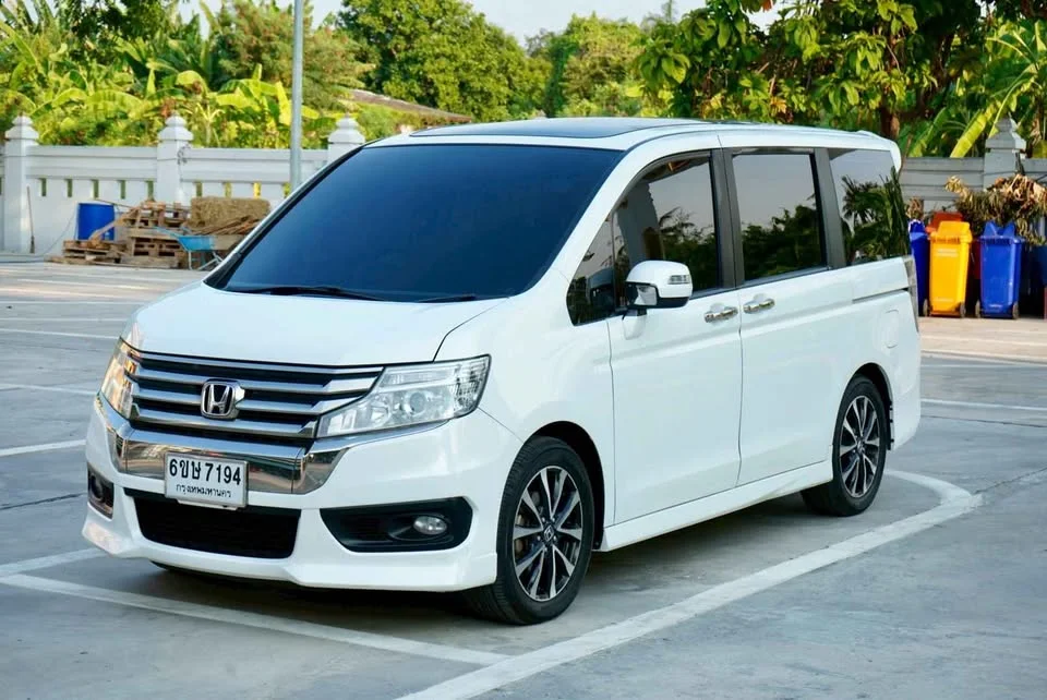 2014 Honda Stepwgn IV 3