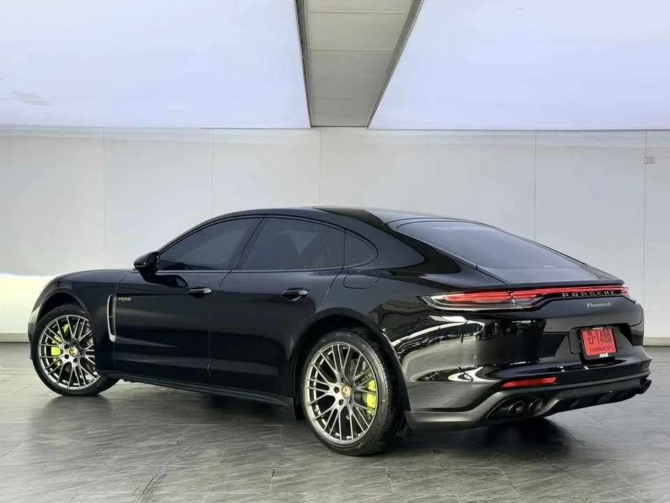 2023 Porsche Panamera II 2