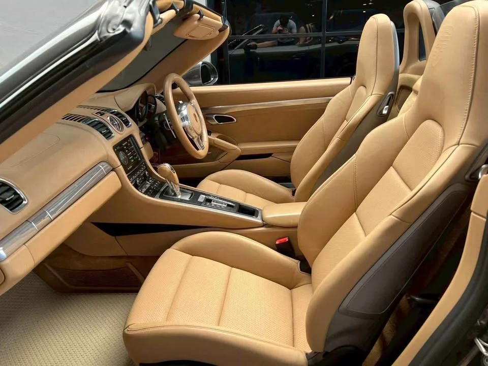 2014 Porsche Boxster and Cayman III 3