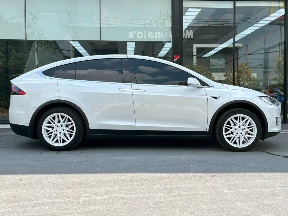 2021 Tesla Model X 2