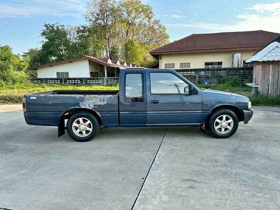 1996 Isuzu TFR III 2