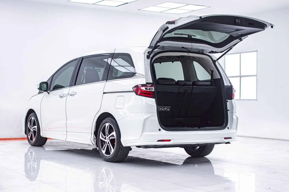 2014 Honda Odyssey V 2