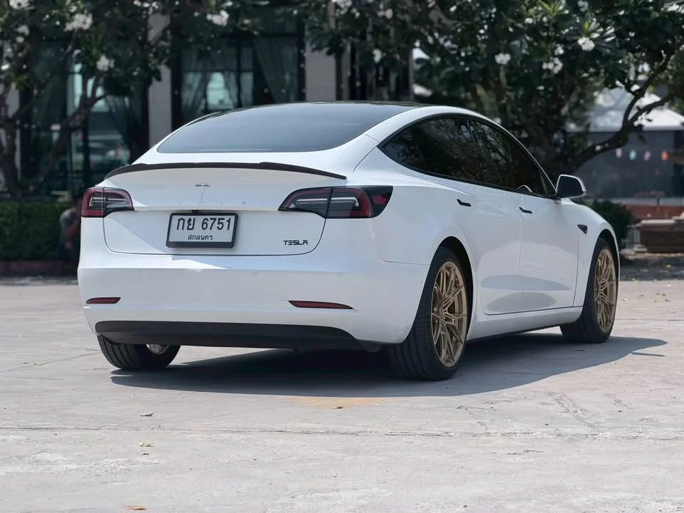 2023 Tesla Model 3 2