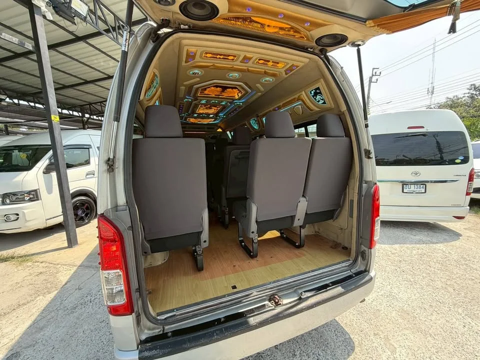 2011 Toyota Commuter V (H200) 2
