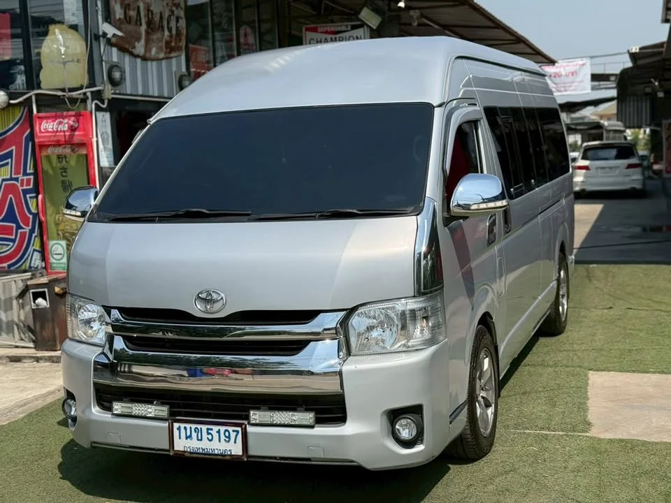2011 Toyota Commuter V (H200) 3