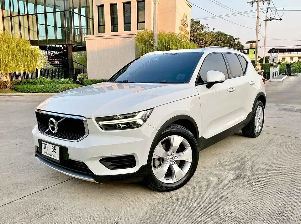 2020 Volvo XC40 2