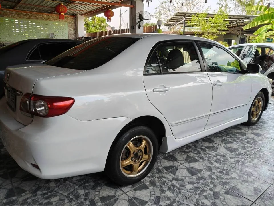 2013 Toyota Corolla Altis X (E140) 2