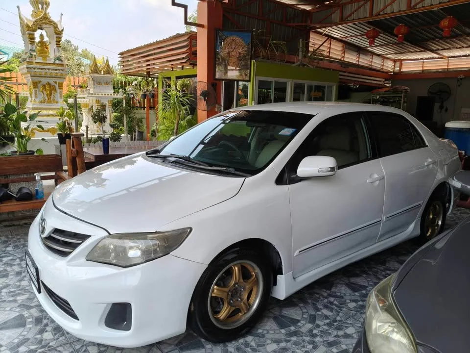 2013 Toyota Corolla Altis X (E140) 3