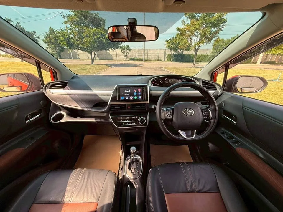 2017 Toyota Sienta II 3