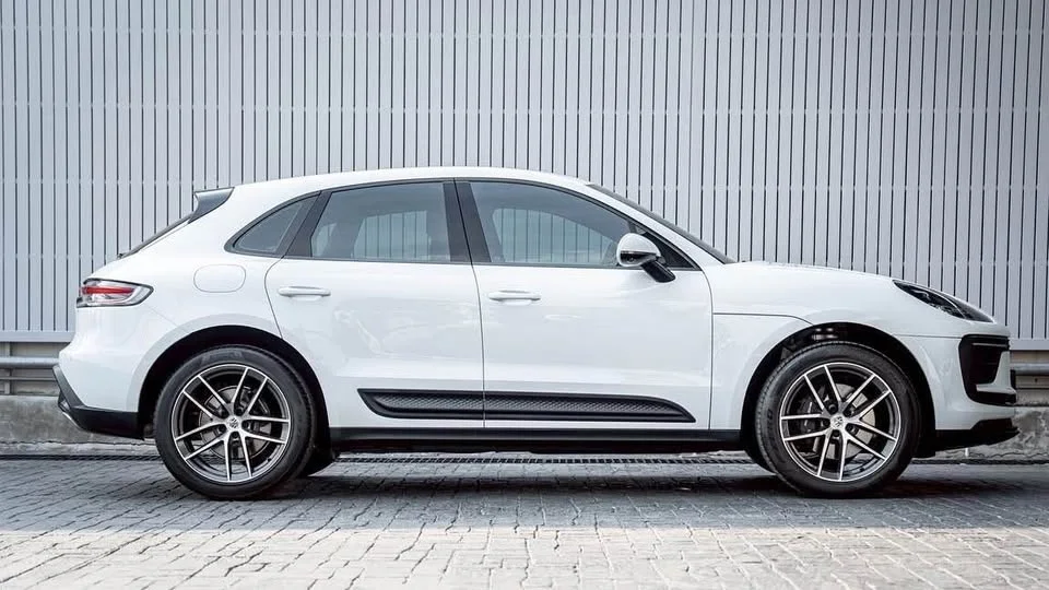 2023 Porsche Macan I 3