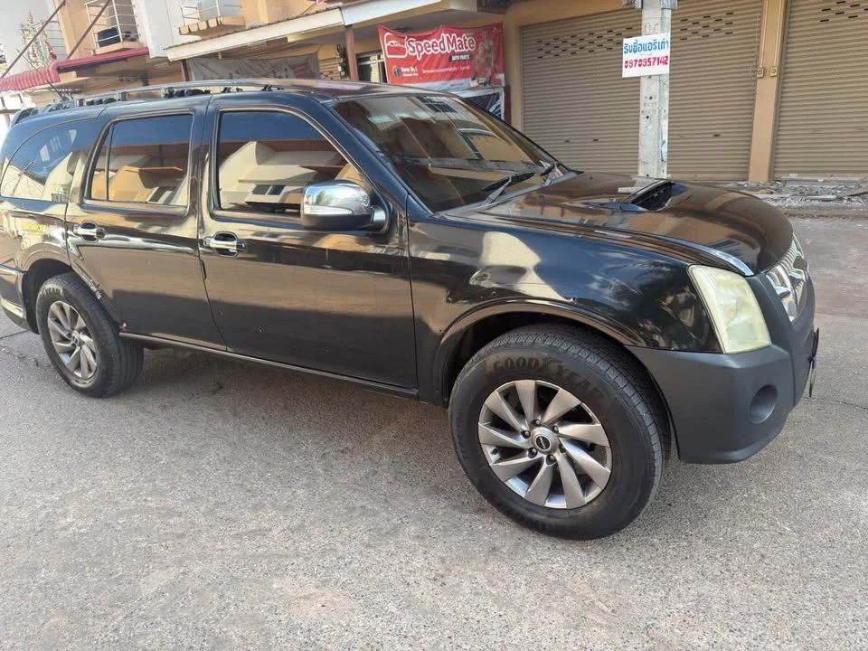 2009 Isuzu MU-7 3