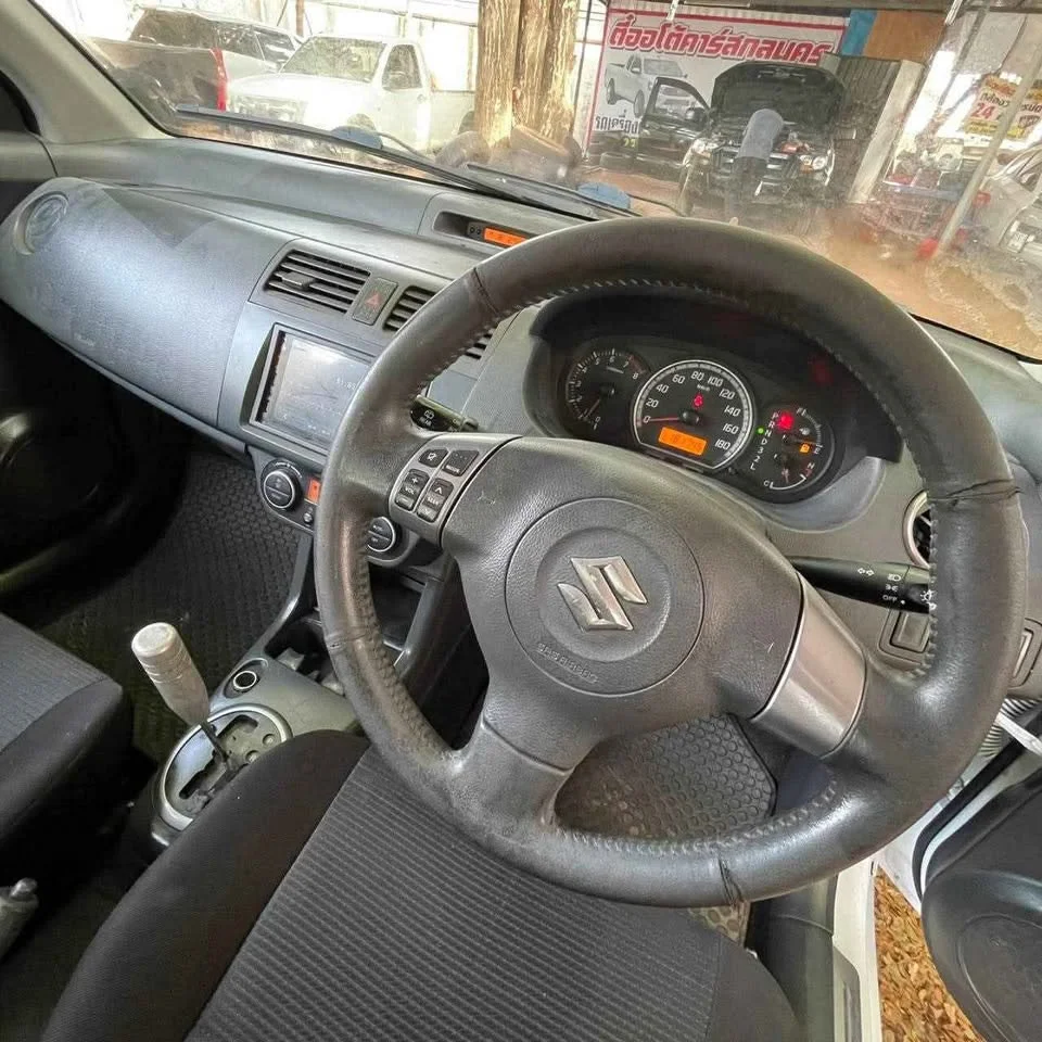 2011 Suzuki Swift I 3