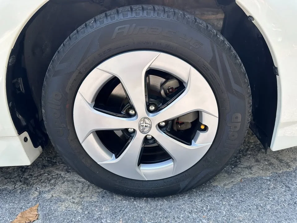 2013 Toyota Prius III 3