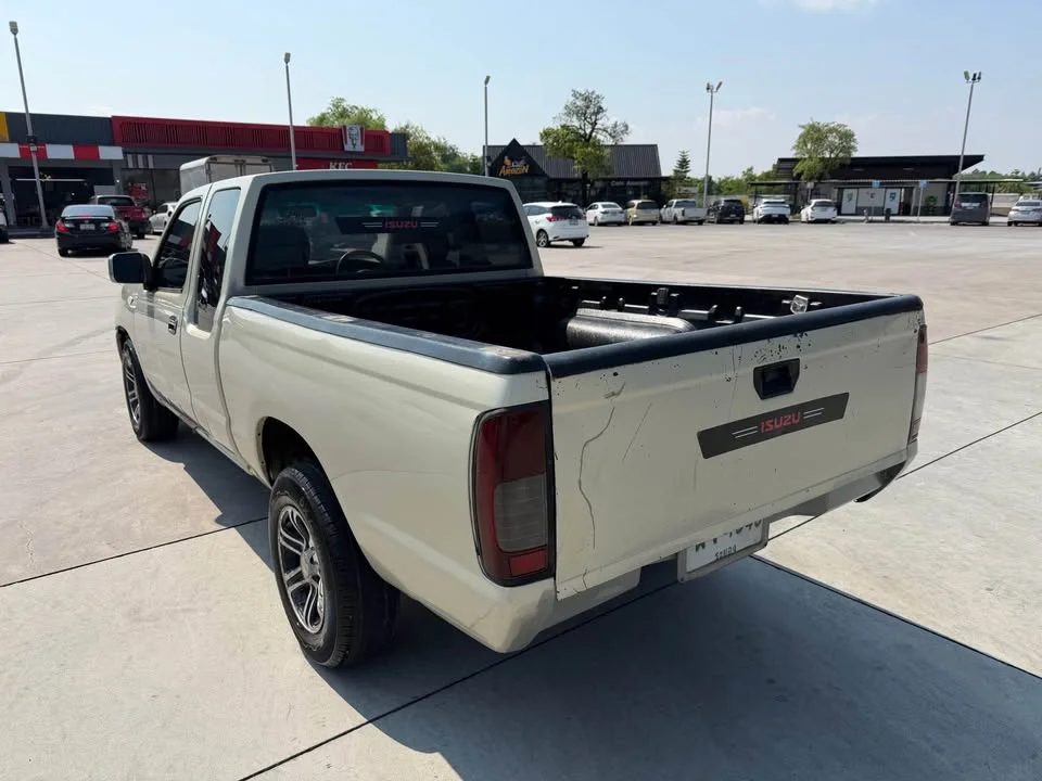 2003 Nissan Frontier I 3