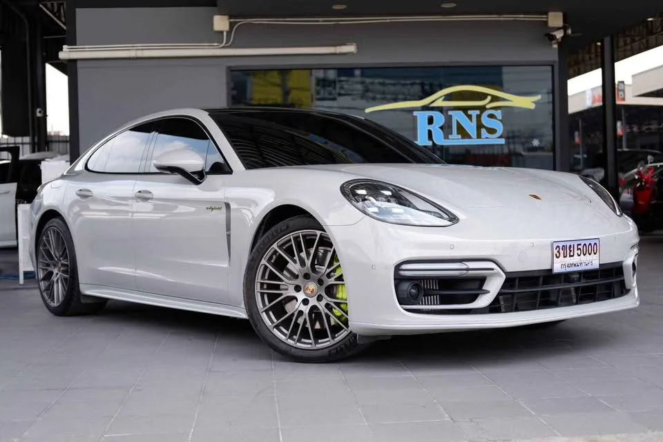 2023 Porsche Panamera II 3