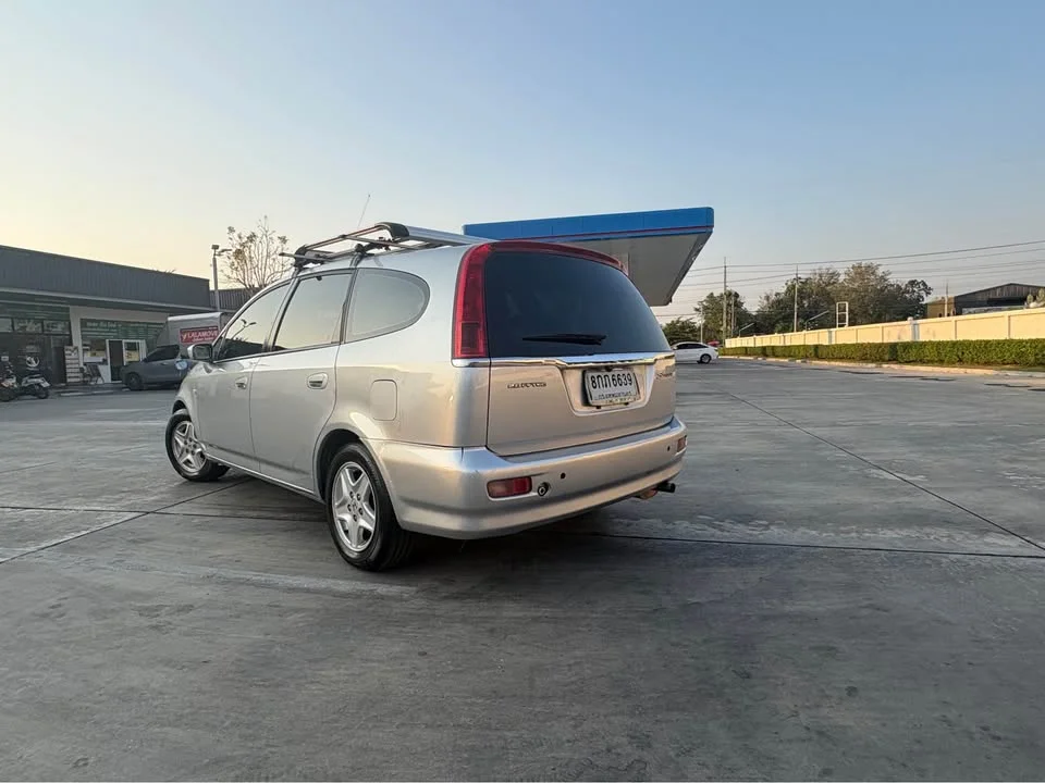 2003 Honda Stream I 3