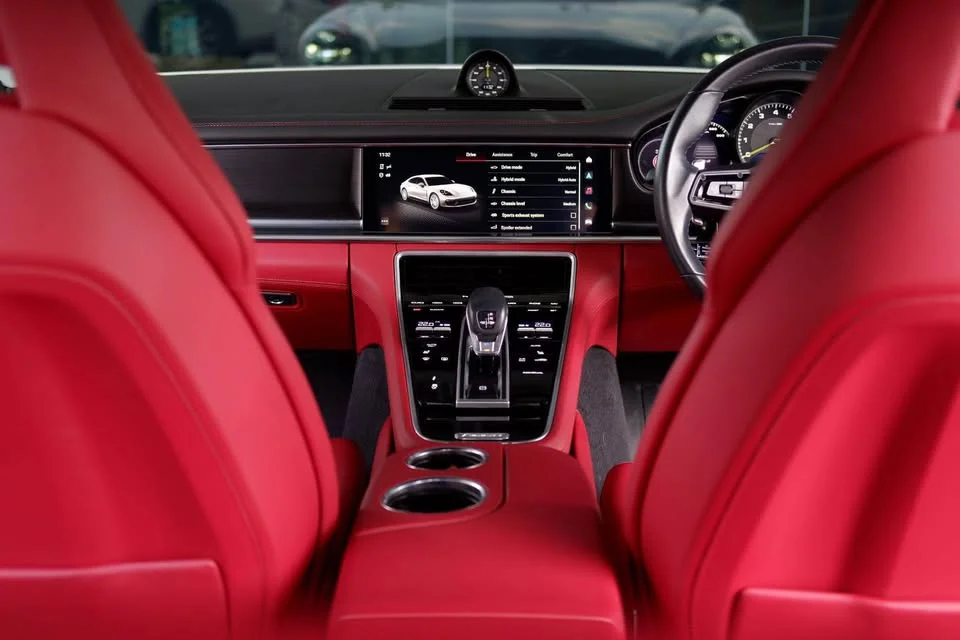 2023 Porsche Panamera II 2