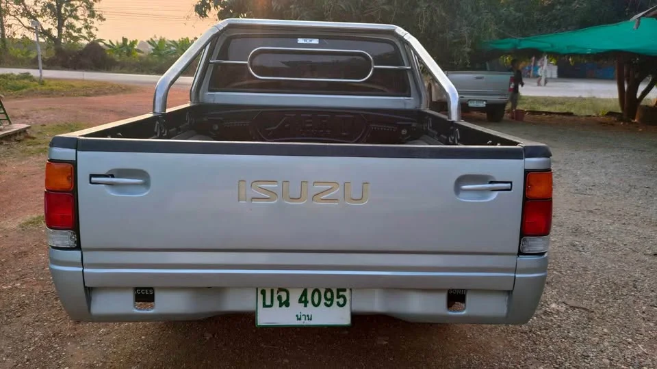 1995 Isuzu TFR III 2