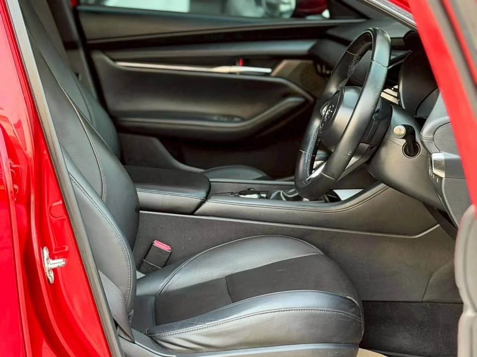 2019 Mazda 3 IV 3