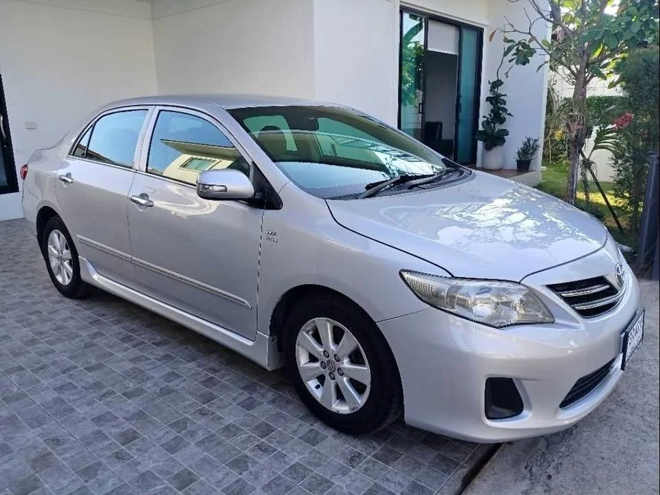 2013 Toyota Corolla Altis X (E140) 2