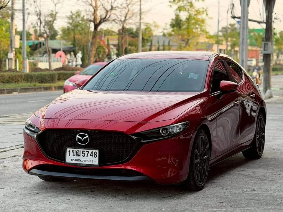 2019 Mazda 3 IV 3